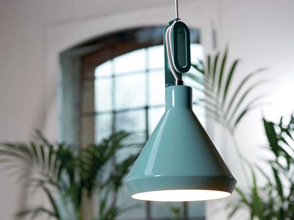 Lampada Driyos dal design rigoroso e linee precise