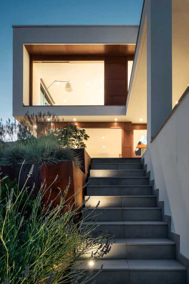 Panorama avec vue sur le lac et confort résidentiel à faible impact environnemental de la Elle Maison en Suisse