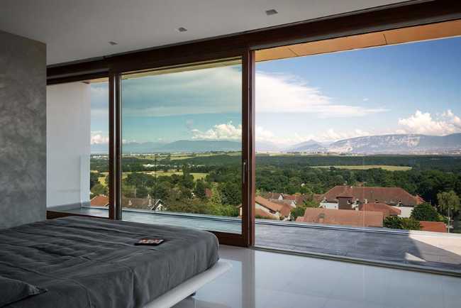 Panorama avec vue sur le lac et confort résidentiel à faible impact environnemental de la Elle Maison en Suisse