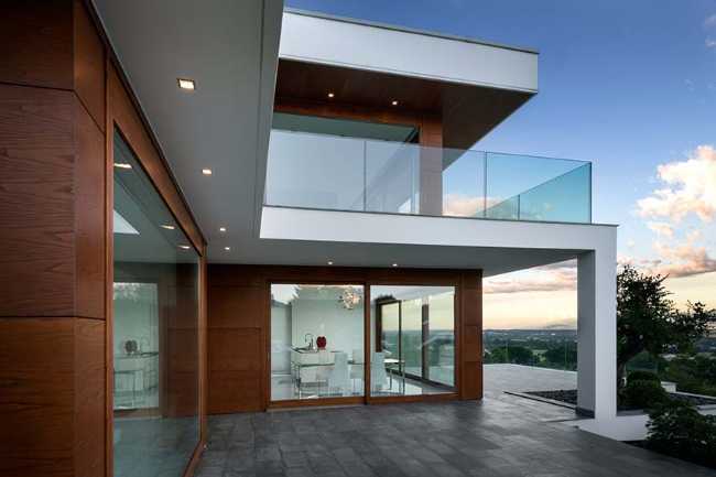 Panorama avec vue sur le lac et confort résidentiel à faible impact environnemental de la Elle Maison en Suisse