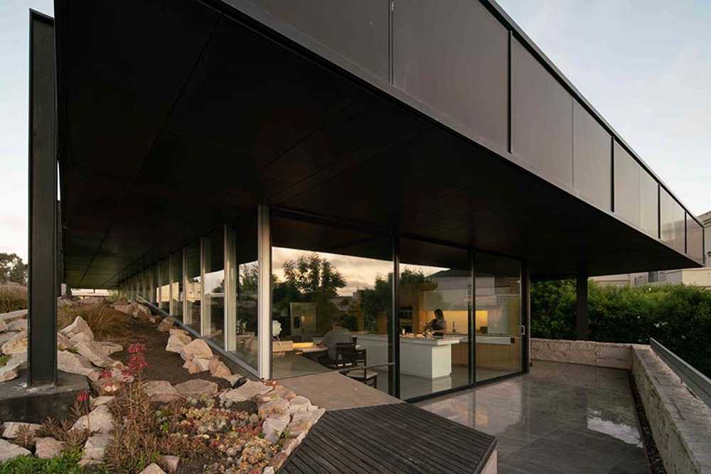 House 388 where the functions of living are free and interconnected: staying and moving, inside and outside
