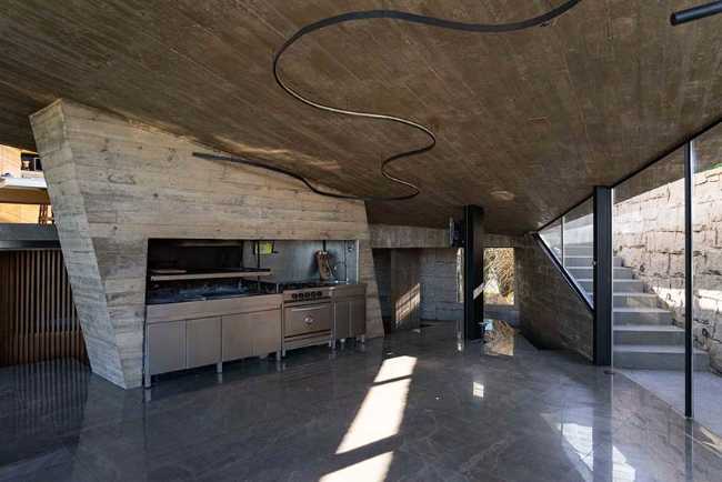 House 388 where the functions of living are free and interconnected: staying and moving, inside and outside