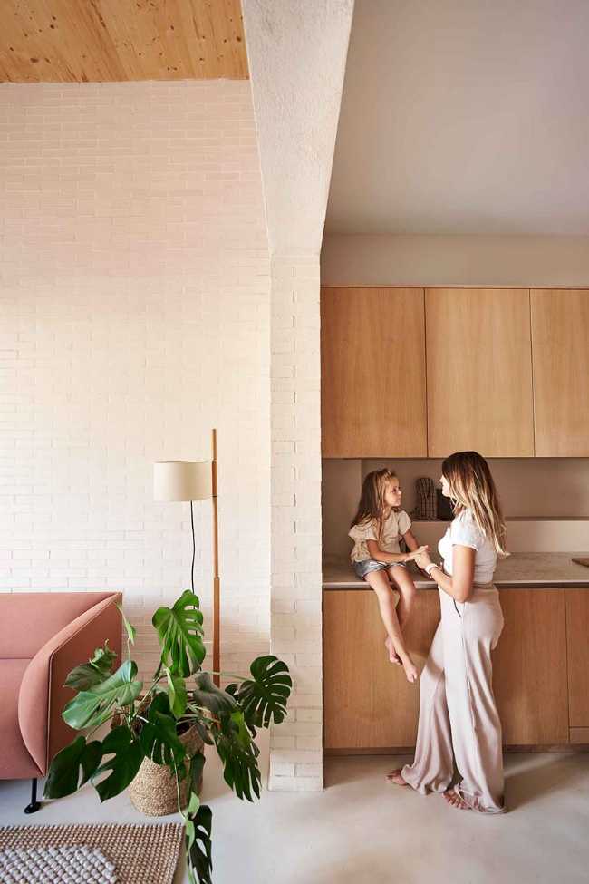 Fluidità spaziale, funzionalità e stile fusi insieme per dar vita a Casa Mariela