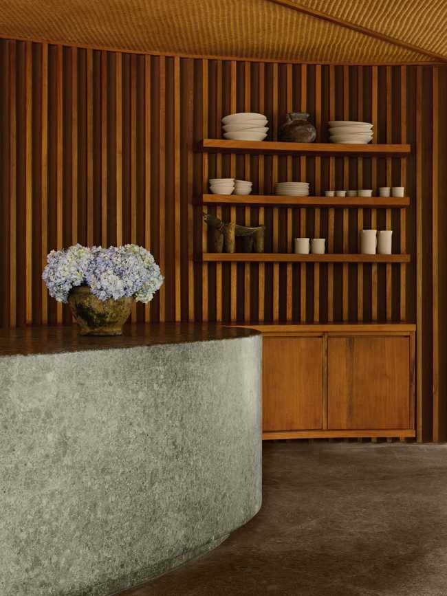 Lost Lindenberg. El valor de hospedarse cerca del océano salvaje, de abrazar el surf y satisfacer la necesidad de urbanidad en medio de la jungla