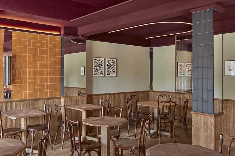Bonnie bar-bistro design celebrates the hospitality of old cafes in Amsterdam, amid drinks and stories