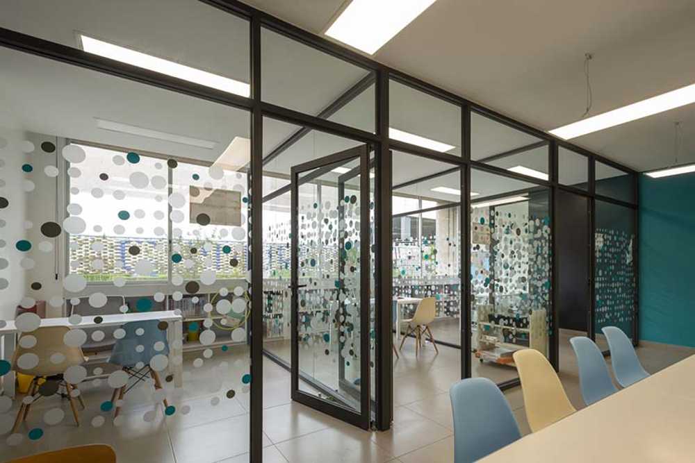 Restyling of a School in Mexico City. CimOrt Laboratories and Corridor