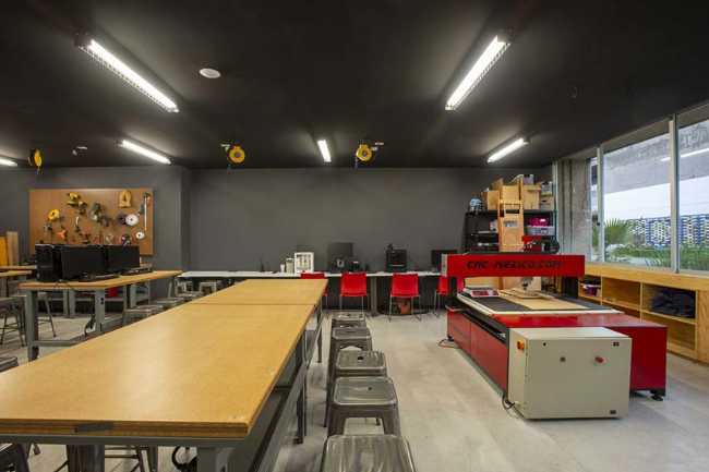 Restyling of a School in Mexico City. CimOrt Laboratories and Corridor