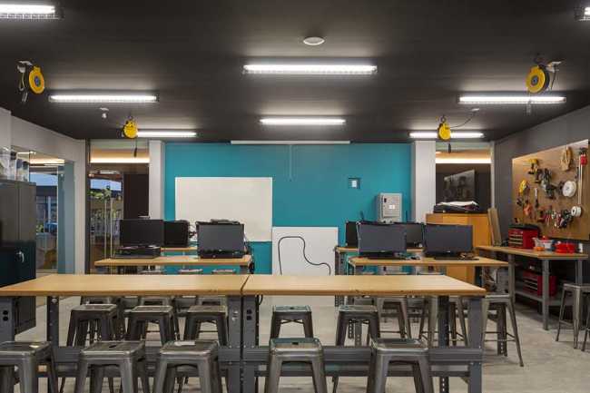 Restyling of a School in Mexico City. CimOrt Laboratories and Corridor