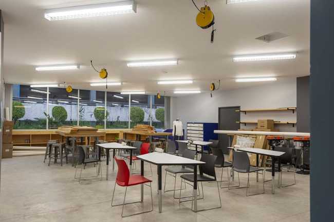 Restyling of a School in Mexico City. CimOrt Laboratories and Corridor