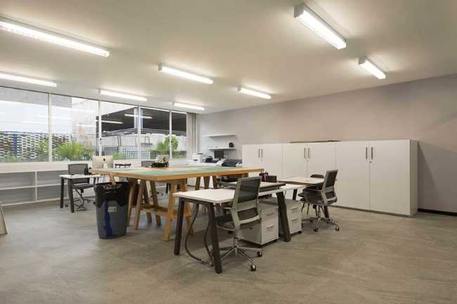 Restyling of a School in Mexico City. CimOrt Laboratories and Corridor