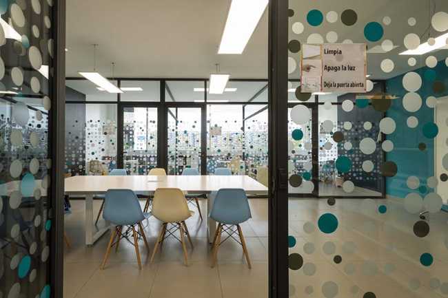 Restyling of a School in Mexico City. CimOrt Laboratories and Corridor