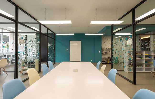 Restyling of a School in Mexico City. CimOrt Laboratories and Corridor