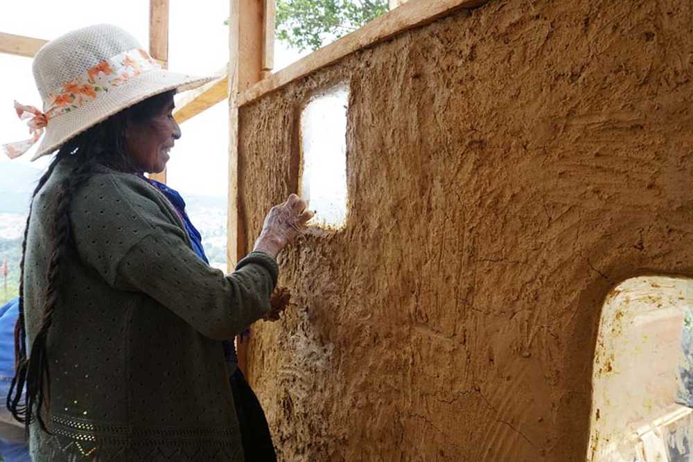 ECLA Wool Dyeing and Spinning Workshop to strengthen community bonds through beauty and work