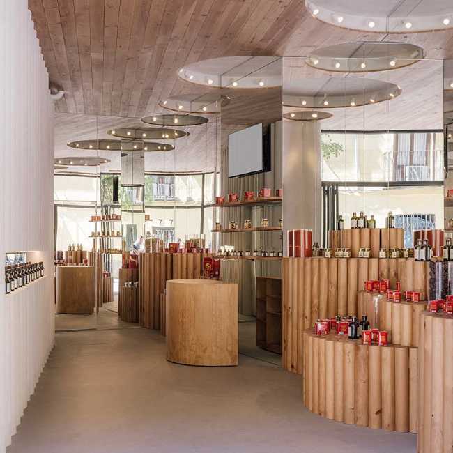 El espejo que completa. Círculos e ilusión óptica para el interior de la tienda de pimentón ahumado Humo