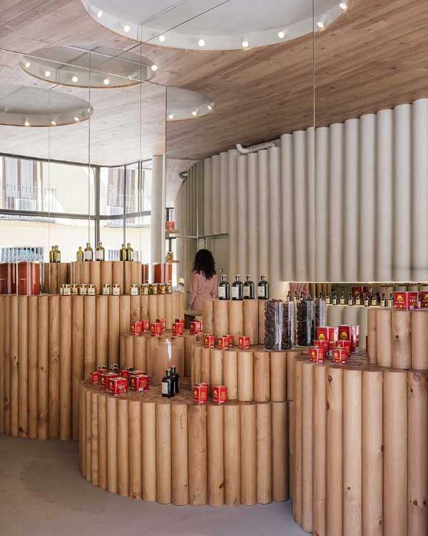 El espejo que completa. Círculos e ilusión óptica para el interior de la tienda de pimentón ahumado Humo