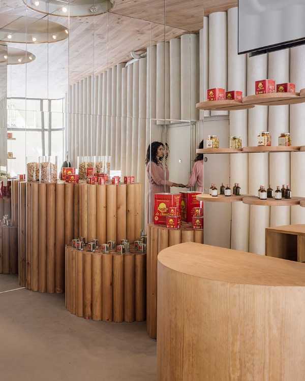 El espejo que completa. Círculos e ilusión óptica para el interior de la tienda de pimentón ahumado Humo