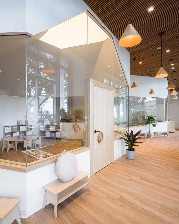 Guardería Big and Tiny NYC. Volúmenes heterogéneos evocan el hogar, el principal entorno educativo