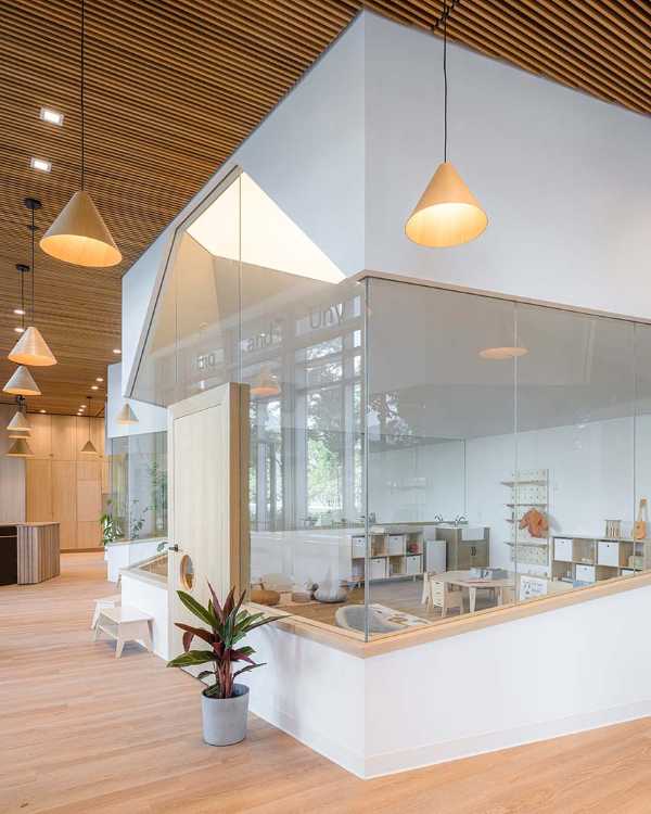 Guardería Big and Tiny NYC. Volúmenes heterogéneos evocan el hogar, el principal entorno educativo