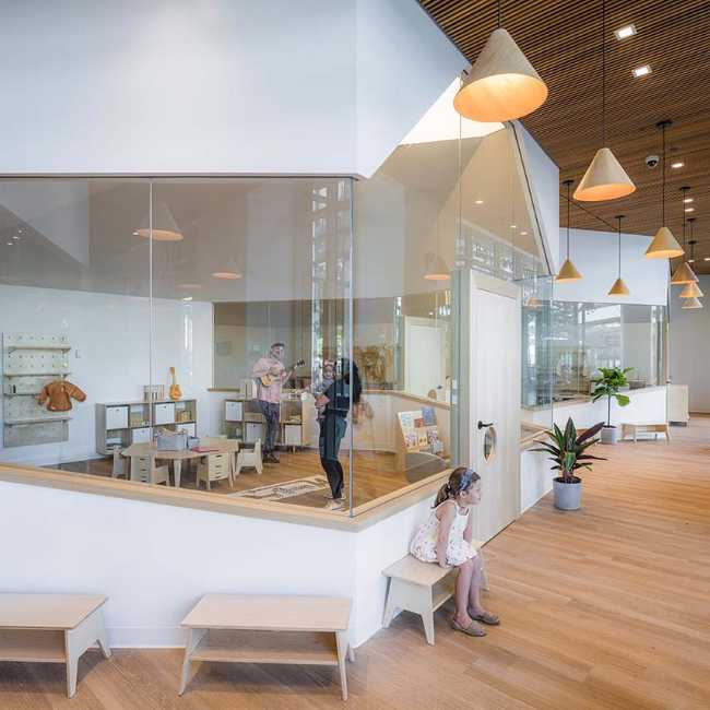 Guardería Big and Tiny NYC. Volúmenes heterogéneos evocan el hogar, el principal entorno educativo