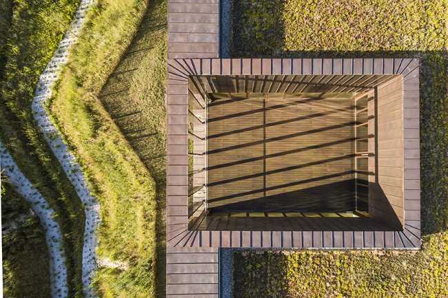 Centro Cultural de Garges-lès-Gonesse en equilibrio entre el entorno construido y la naturaleza. Reflejo de una ciudad creativa