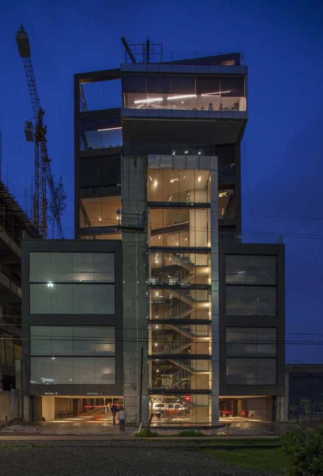 Collegio dell'Immagine Pubblica di Città del Messico. Un edificio di alto livello per una scuola unica al mondo