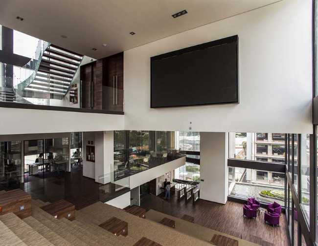 Collegio dell'Immagine Pubblica di Città del Messico. Un edificio di alto livello per una scuola unica al mondo