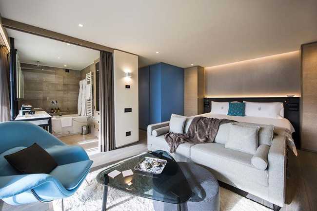 Projets en altitude. L'Hôtel Principe delle Nevi émerge de la montagne et accueille les visiteurs avec le plus grand confort