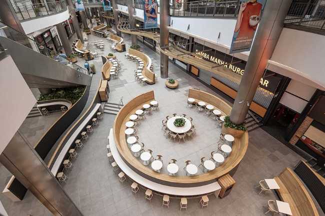 Food&Friends by Westend, la Cour de nourriture écologique à l'intérieur du centre commercial