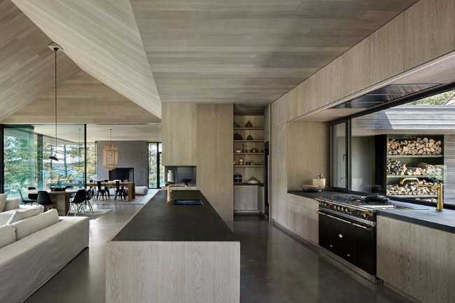 Muskoka Cottage. Abitazione familiare multi-generazionale dalla natura organica interconnessa al paesaggio