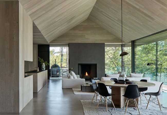 Muskoka Cottage. Abitazione familiare multi-generazionale dalla natura organica interconnessa al paesaggio