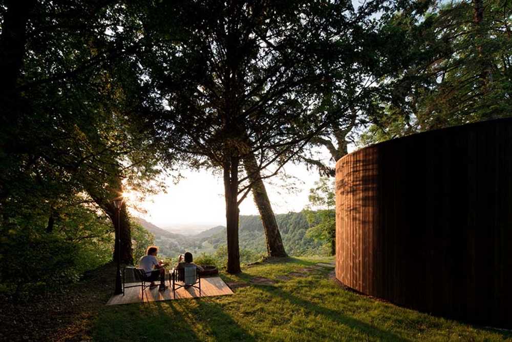 Revolutionizing hospitality with LumiPod. High-end suites encapsulated in autonomous cabins nestled in the landscape