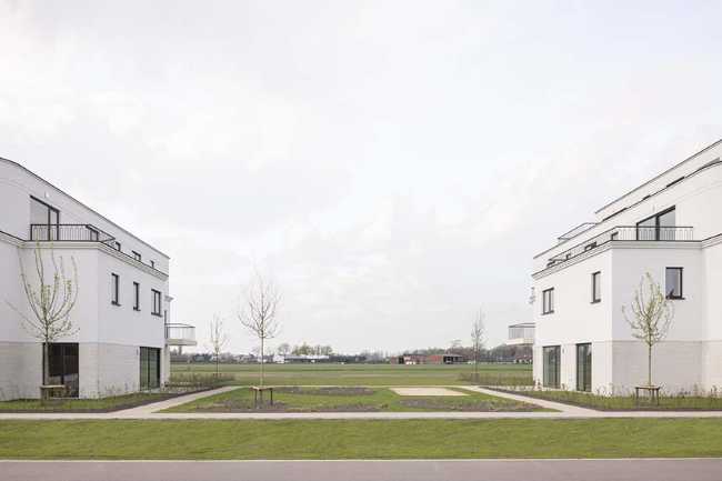 Heerweg Residential Buildings. Twenty-eight housing units in two dynamic volumes