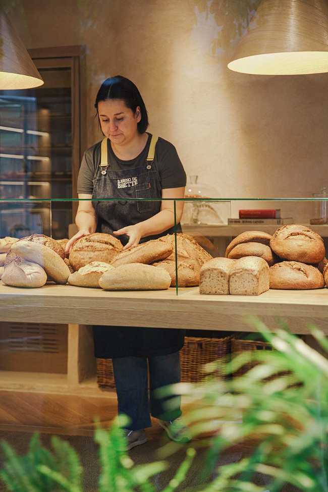 Redefining bakery layout with dining room inspiration. El horno de Babette- a new 