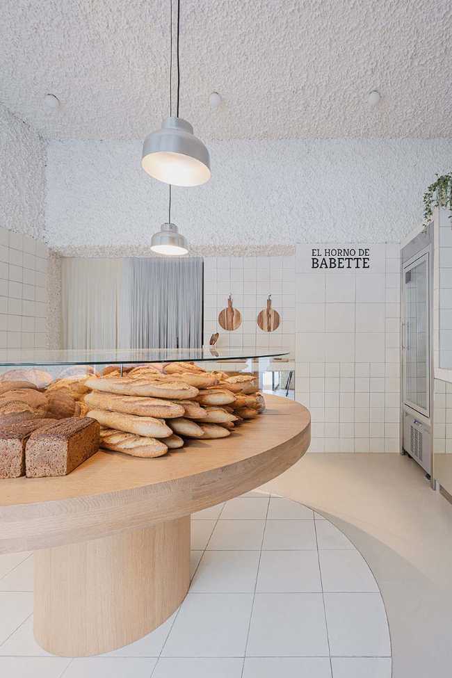 Redefining bakery layout with dining room inspiration. El horno de Babette- a new 