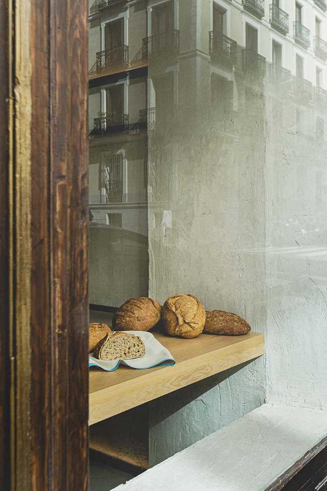 Redefining bakery layout with dining room inspiration. El horno de Babette- a new 