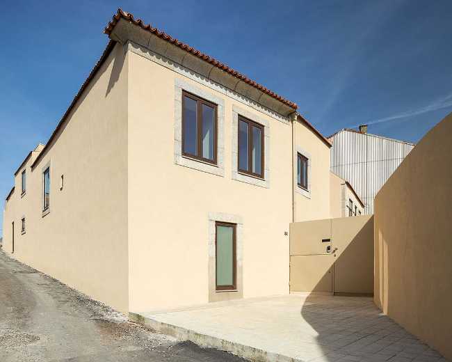 Casa Campo Lindo. Confort y lujo a partir de la recuperación de dos edificios en ruinas