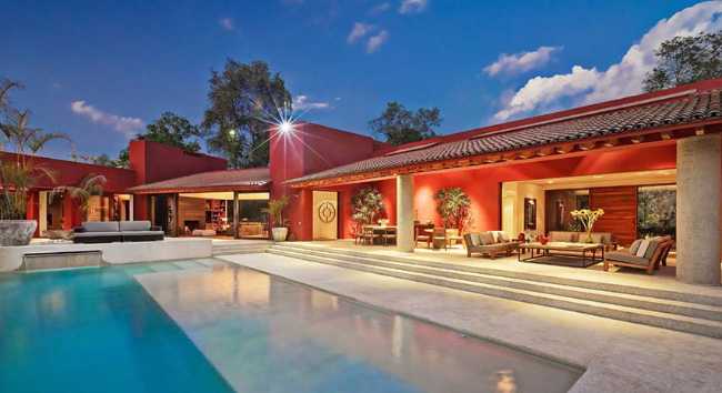 Relaxation among terraces, gardens, and renovated interiors of Casa Las Moras