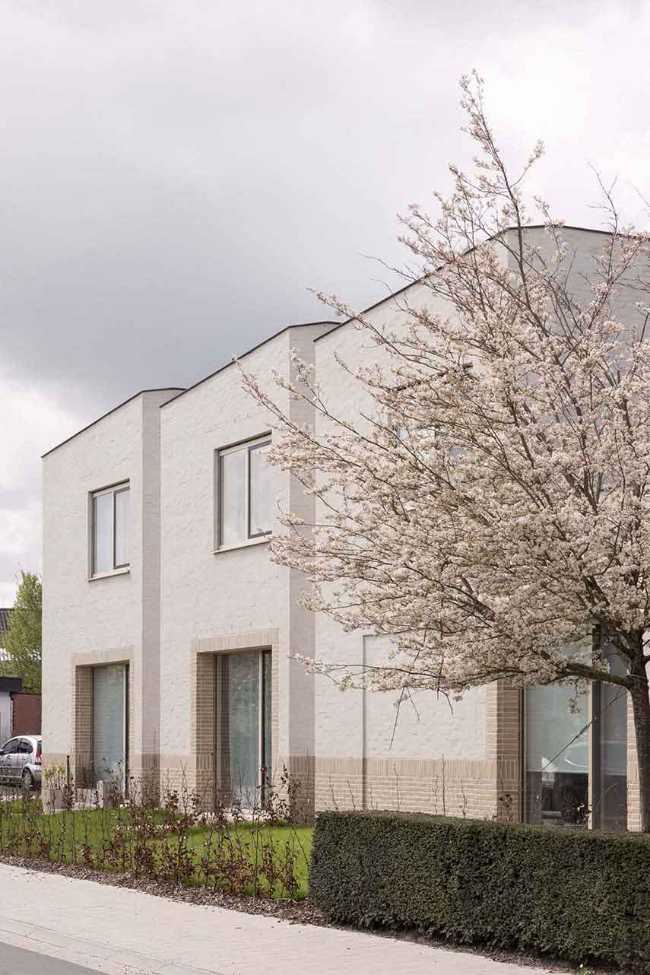 Ten Boomgaard. Seven new starter homes around a collective garden