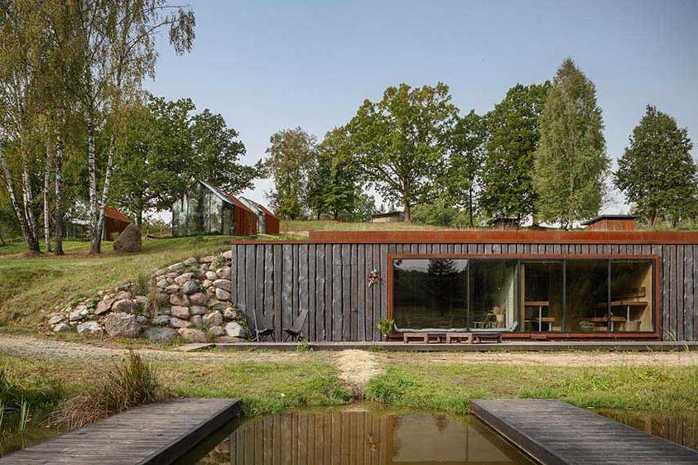 Cabañas y saunas de la tradición letona en el Ziedlejas Wellness Resort