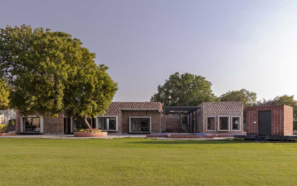 Exploration de la relation entre la lumière du soleil et la structure- The Brick House à New Delhi