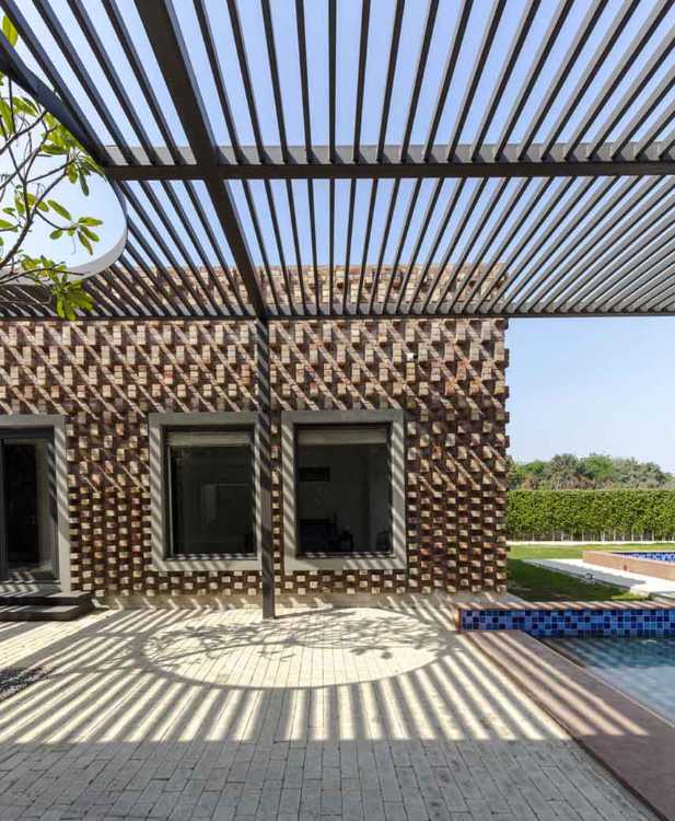 Exploring the relationship of sunlight and structure- The Brick House in New Delhi