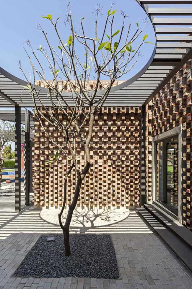 Exploring the relationship of sunlight and structure- The Brick House in New Delhi
