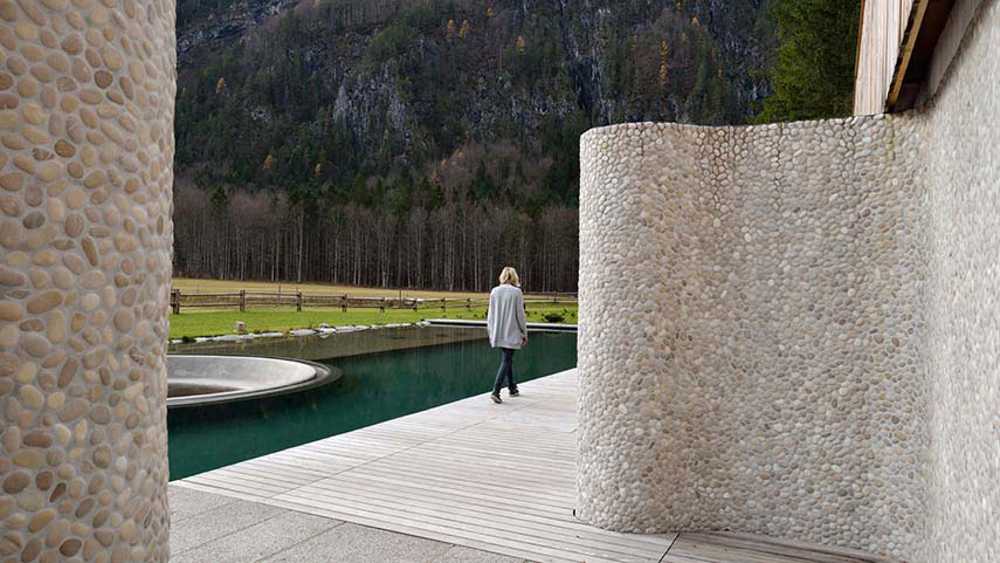 Architecture onirique du boutique hôtel Wellness Plesnik au milieu des sommets alpins