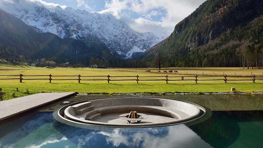 Architecture onirique du boutique hôtel Wellness Plesnik au milieu des sommets alpins
