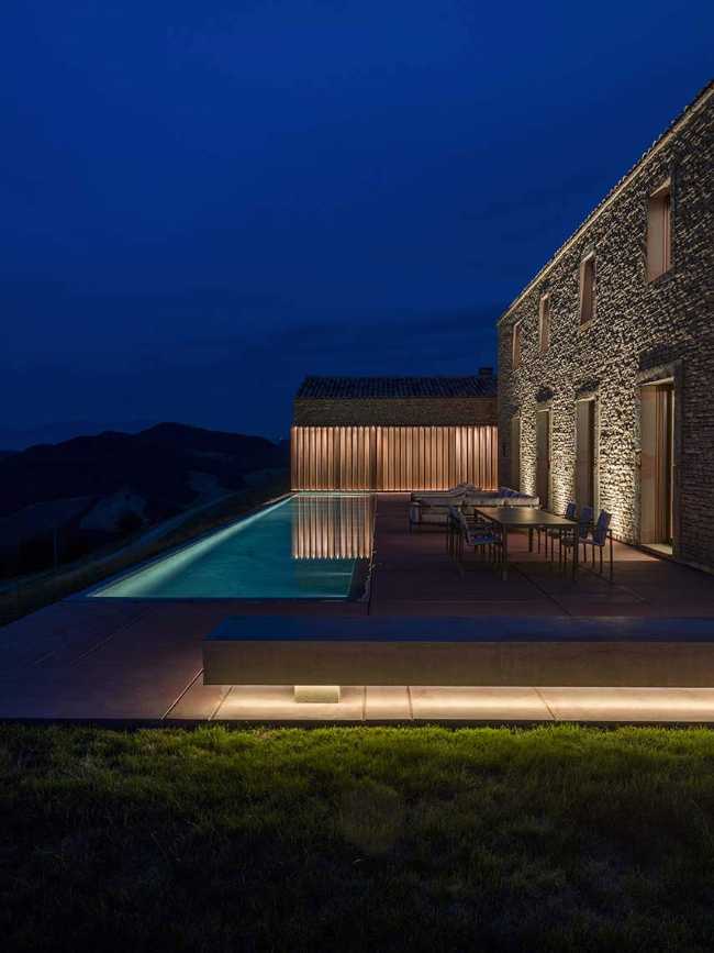 Rigor compositivo y rico programa funcional de la AP House en Urbino