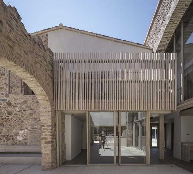 La bellezza rinnovata: una masia rurale diventa un edificio industriale