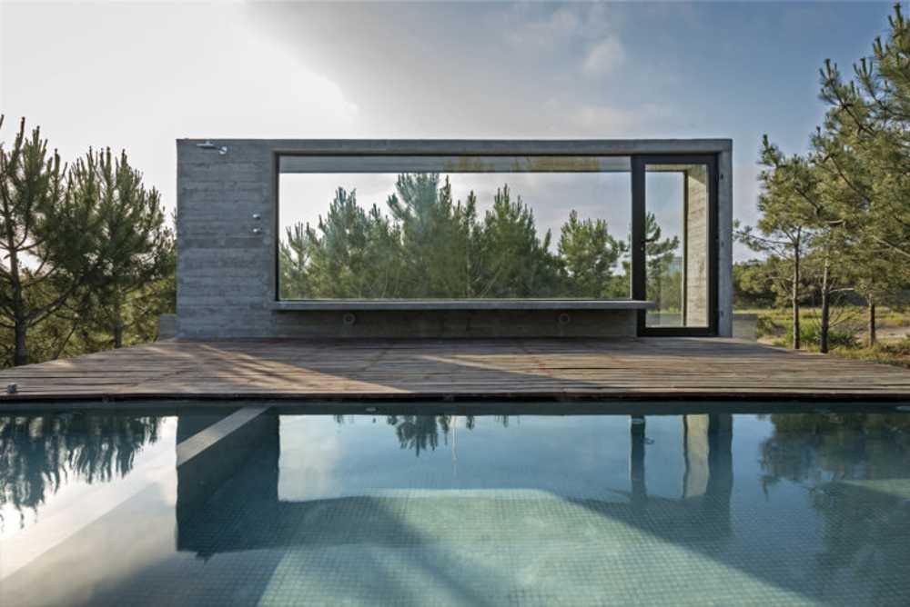 Architecture for architects at Casa L4. Exposed concrete and landscape