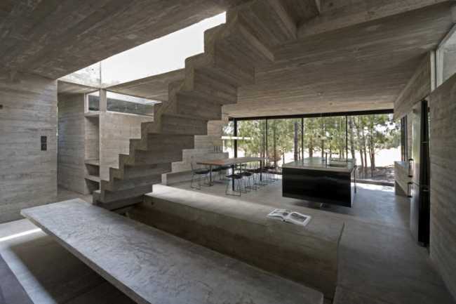 Architecture for architects at Casa L4. Exposed concrete and landscape