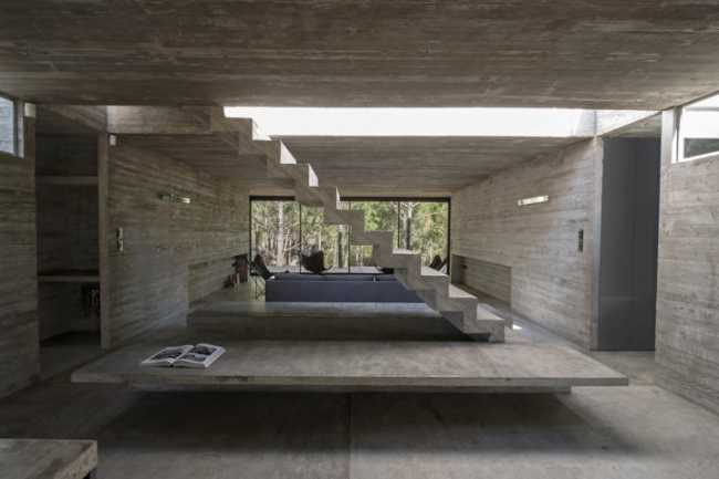 Architecture for architects at Casa L4. Exposed concrete and landscape