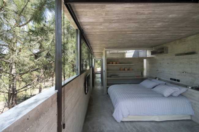 Architecture for architects at Casa L4. Exposed concrete and landscape